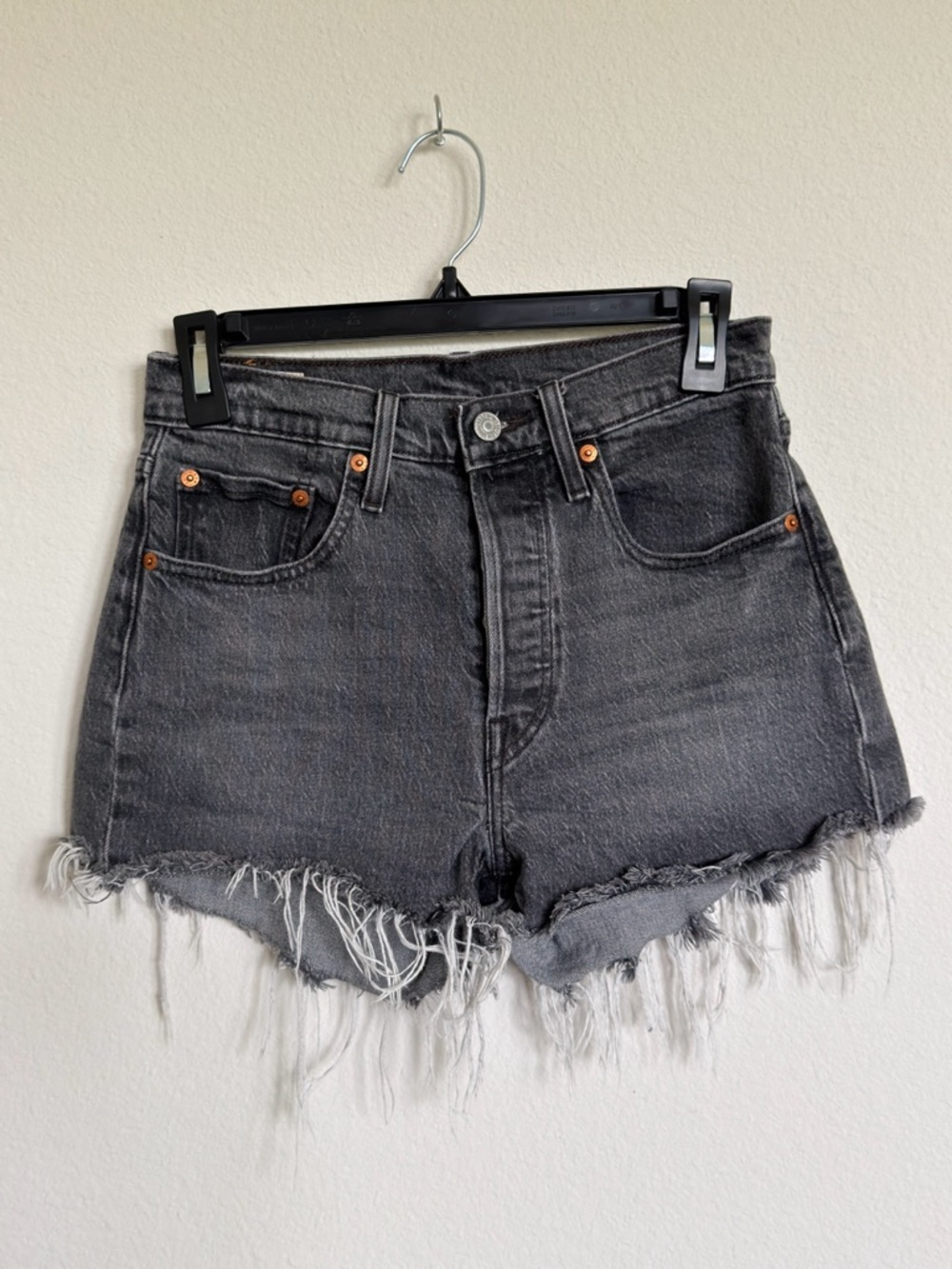 Levi's Women's 501 High Rise Black Grey Frayed Hem Denim Cutoff Summer Short W26